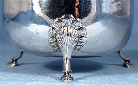 A George III Irish silver bowl, Dia: 5 ¾”/145mm Height 3 ½”/85mm Weight 7.2oz/203gr